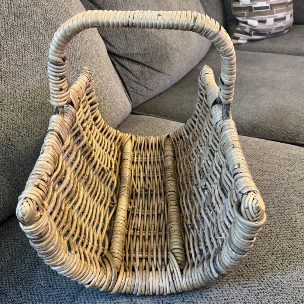 Vintage Rustic Wicker Fireplace Log or Blanket Basket w/ handle –15